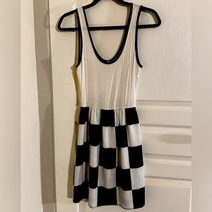 ✨Free with any purchase✨ Checkered pattern dress